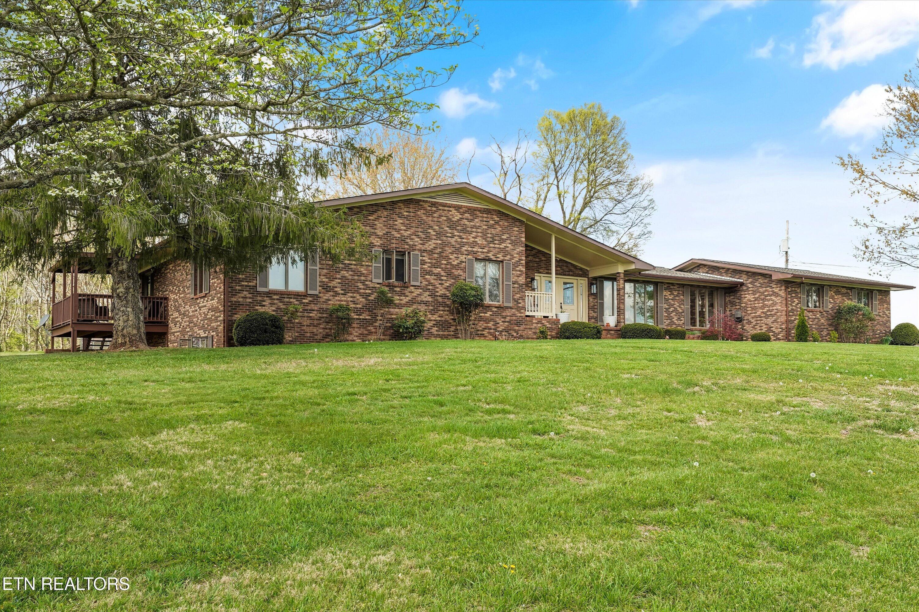 Image 2: 41-1279 Green Acres Dr 42