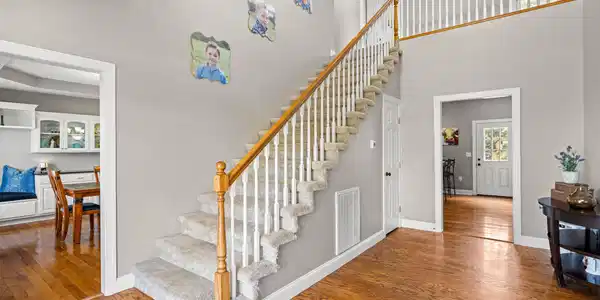 Image 3: Foyer