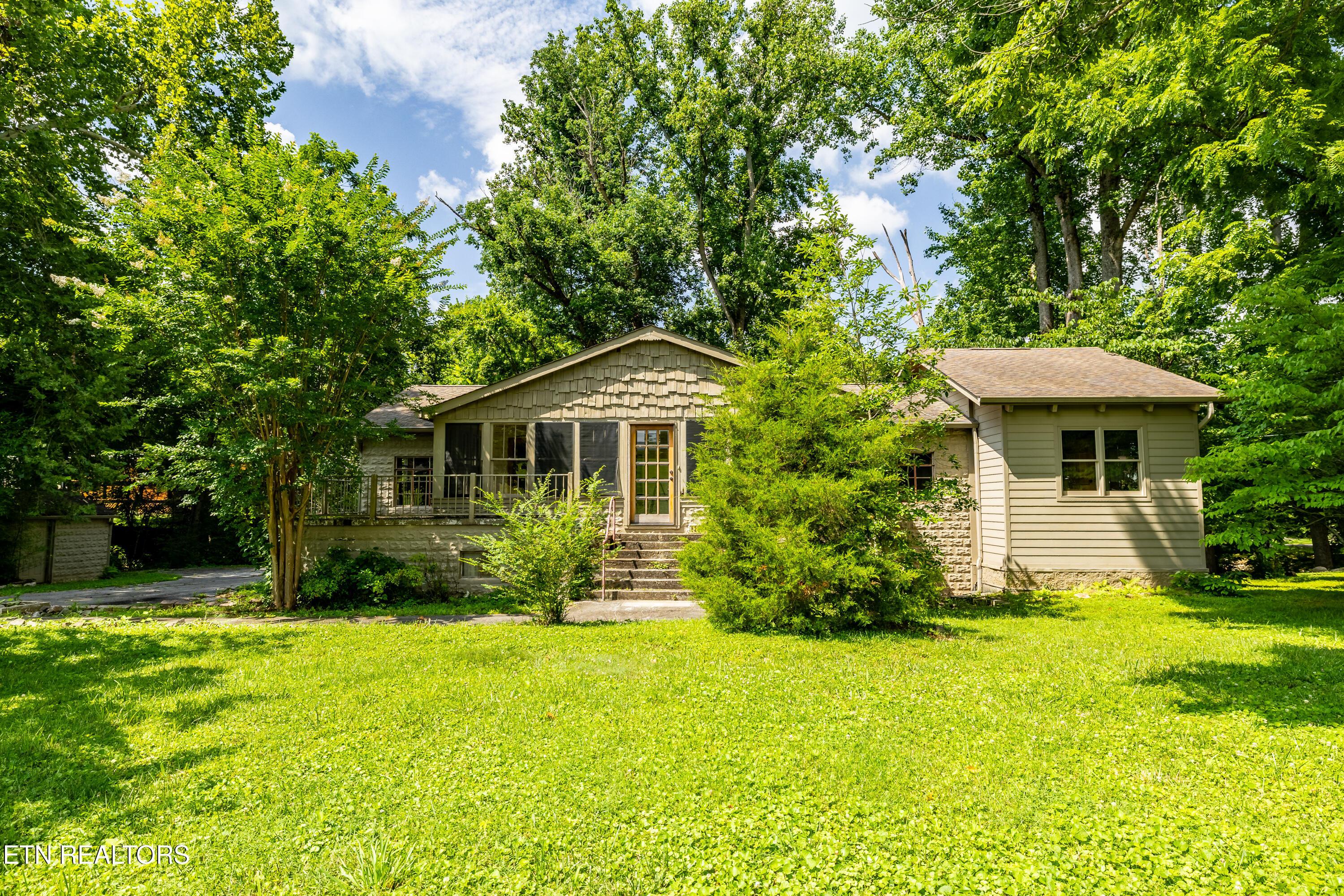 Image 1: 8229ELamarAlexanderPkwy-18
