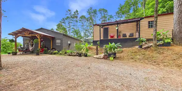 Image 4: Front Driveway