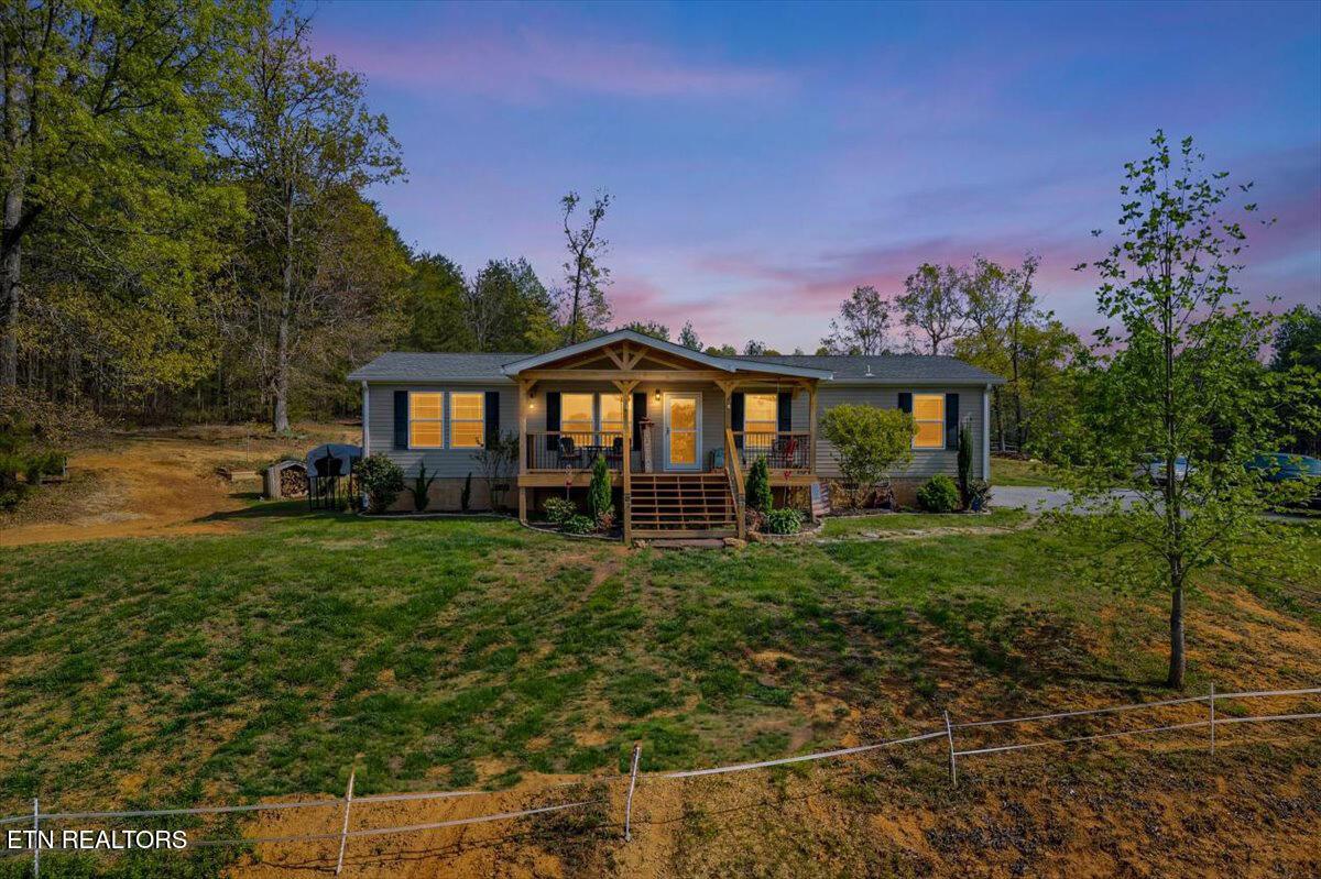 Image 3: 02-217 Countryside Ln Twilights -2