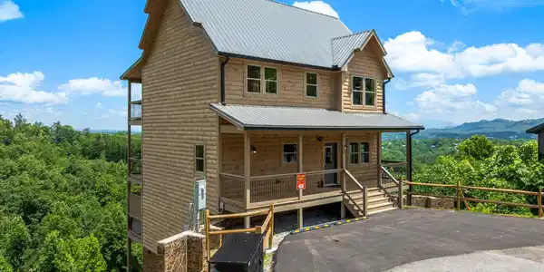 812 Peak Loop Way
