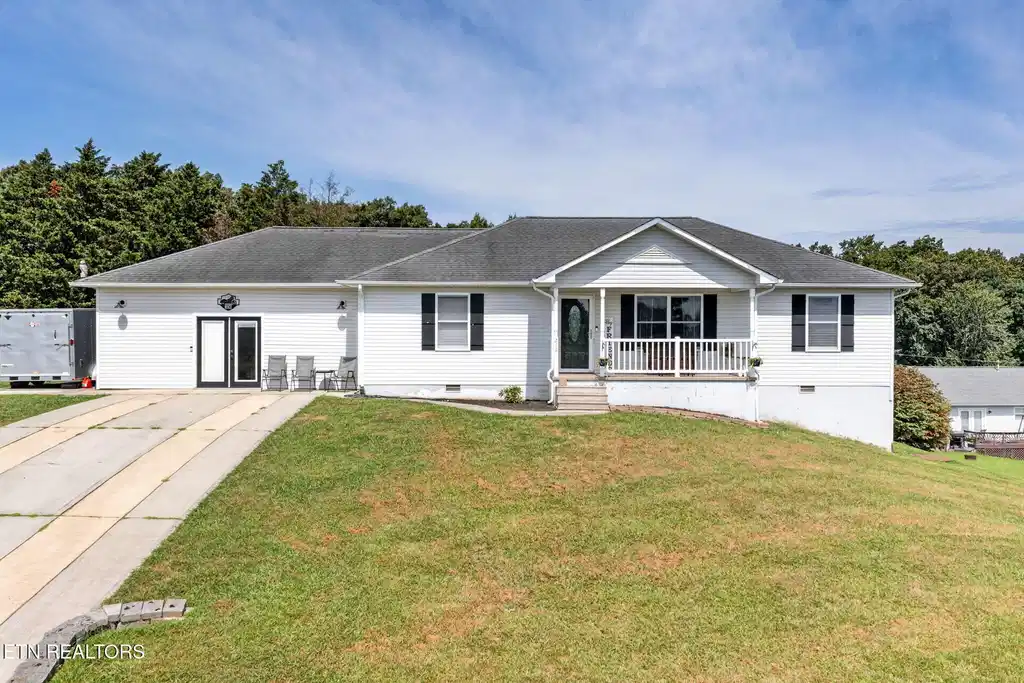 Image 1: 212 Bayberry Dr