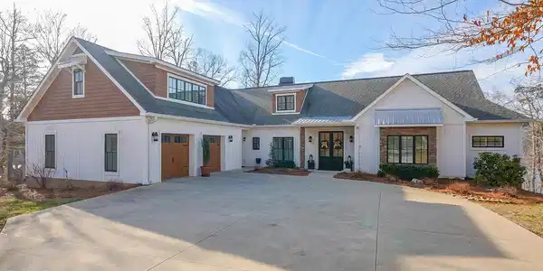 1349 Hickory Pointe Lane