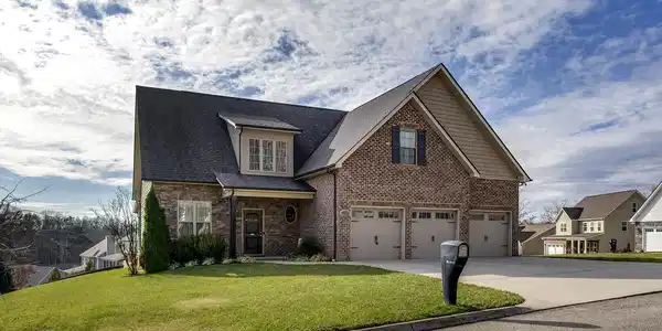 3115 Oakwood Hills Lane
