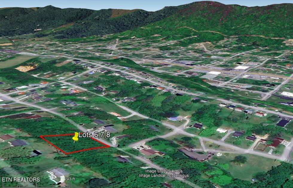 Image 1: Mountain views private lot!