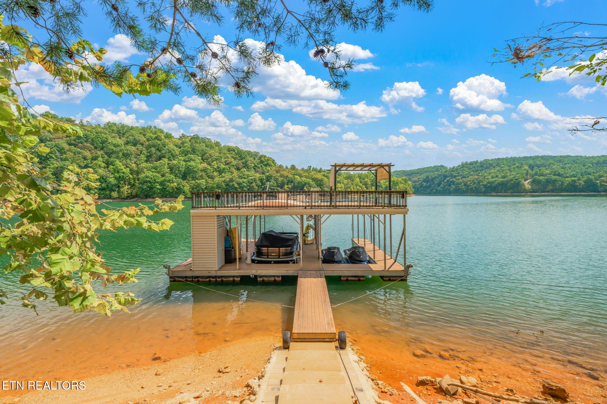 Image 4: 68-web-or-mls-455 S. Shorewood Lane-61