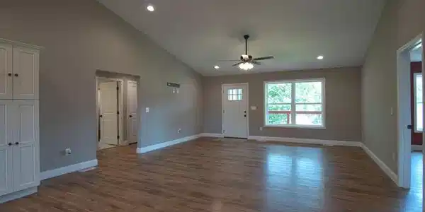 Image 4: Open Floor Plan