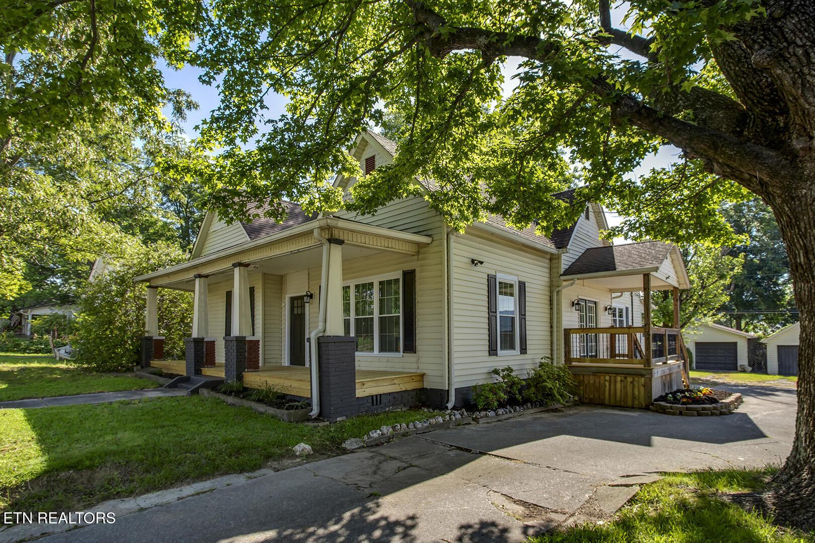 Image 2: 02_OhioAvenue_327_FrontRight