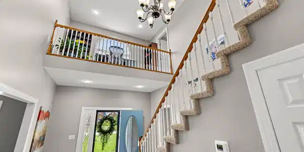 Image 4: Foyer