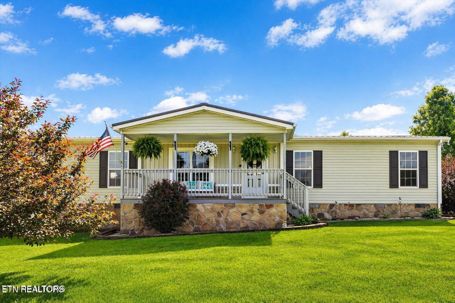 Image 4: 268 Mountain Meadows Dr 01