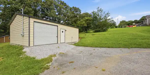 Image 3: SPOT2576