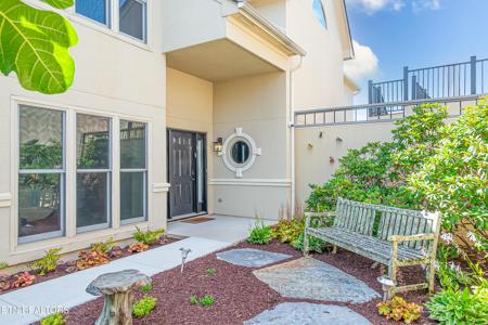 3445 Commodore Point