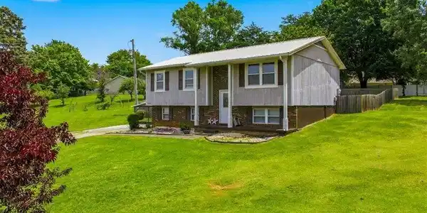 1120 Lockhart Rd
