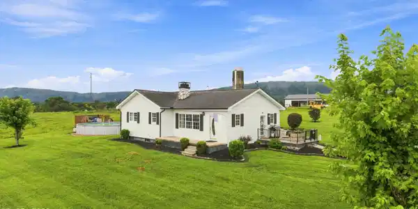 Image 2: 332 Holstein Drive