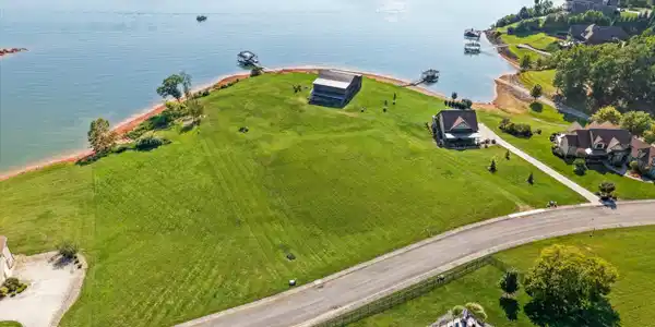 Image 2: 02-2163 Majestic Cir02