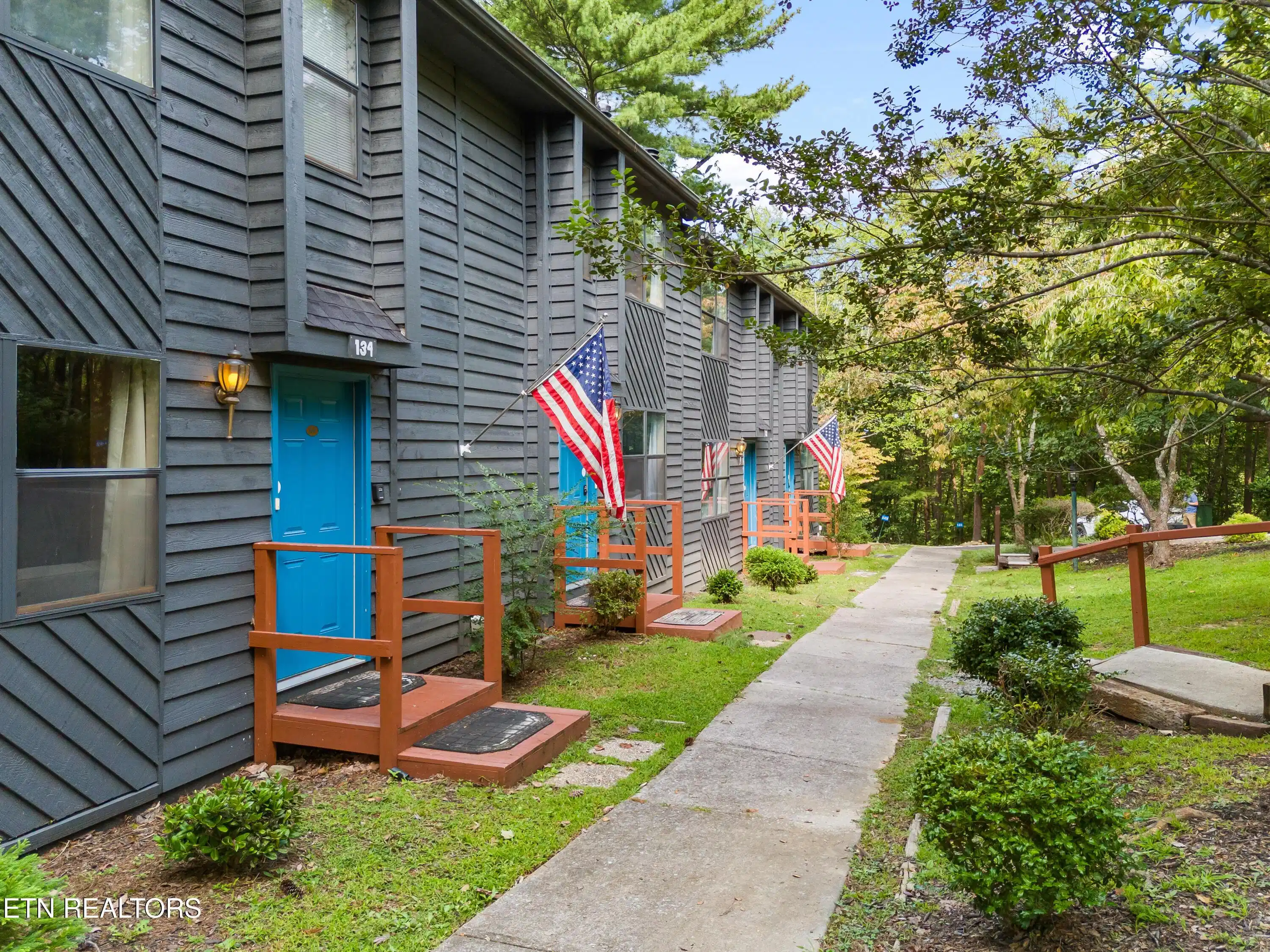 Image 1: Pinecrest Townhomes -06 (1)
