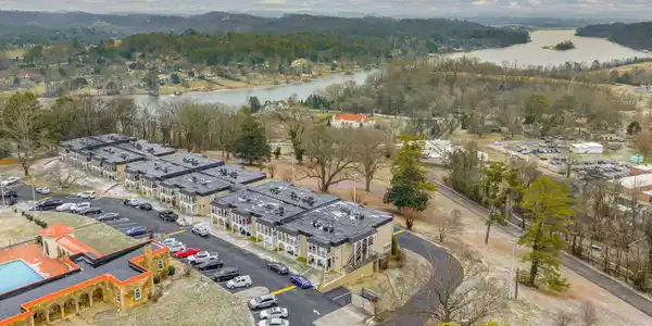 5709 Lyons View Pike