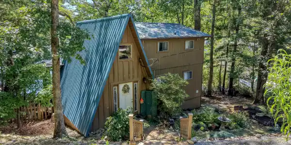 5723 Lakeshore Drive