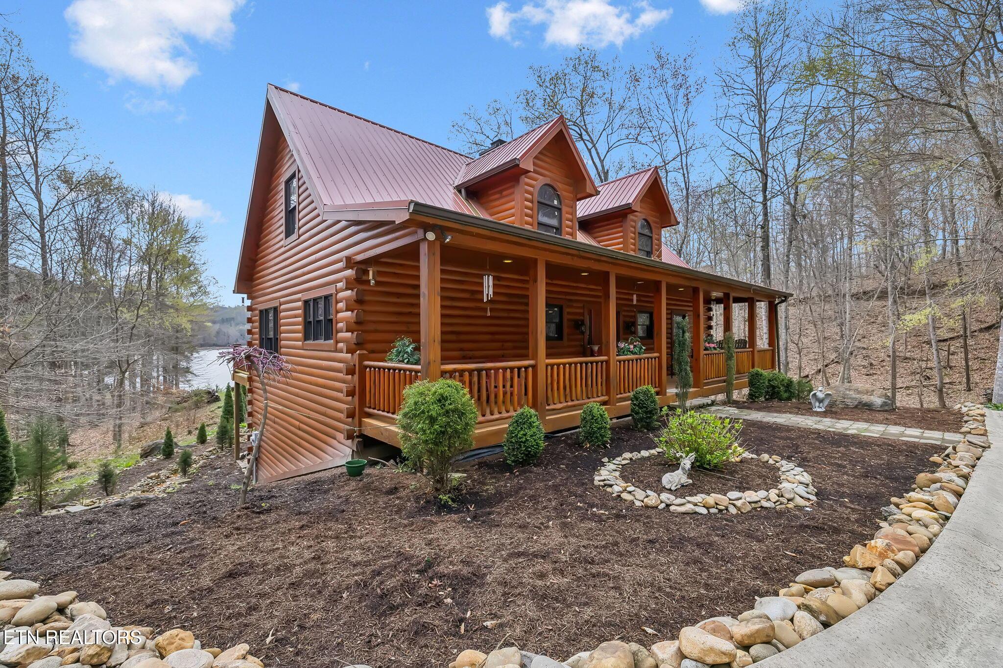Image 3: 10-web-or-mls-514 bluff view rd - 010