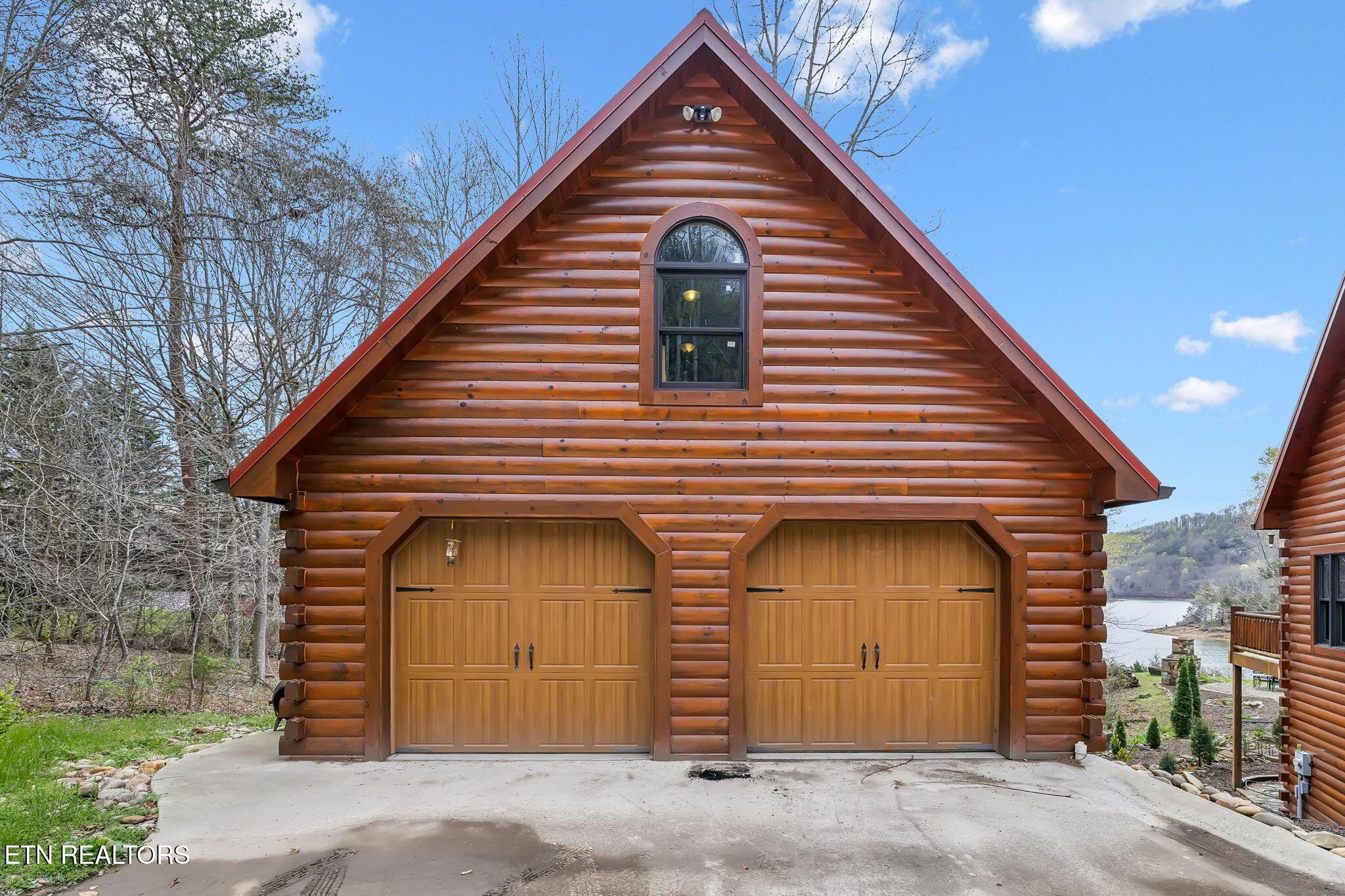 Image 4: 11-web-or-mls-514 bluff view rd - 011