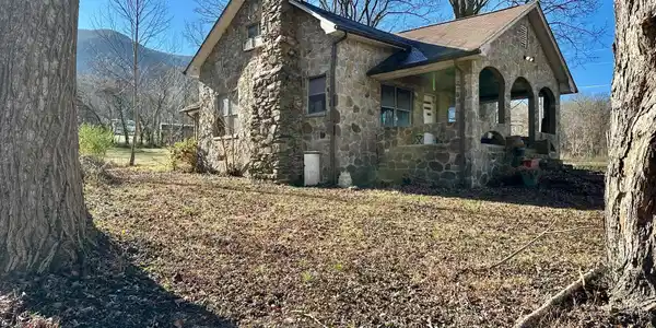 3528 Sugar Camp Circle