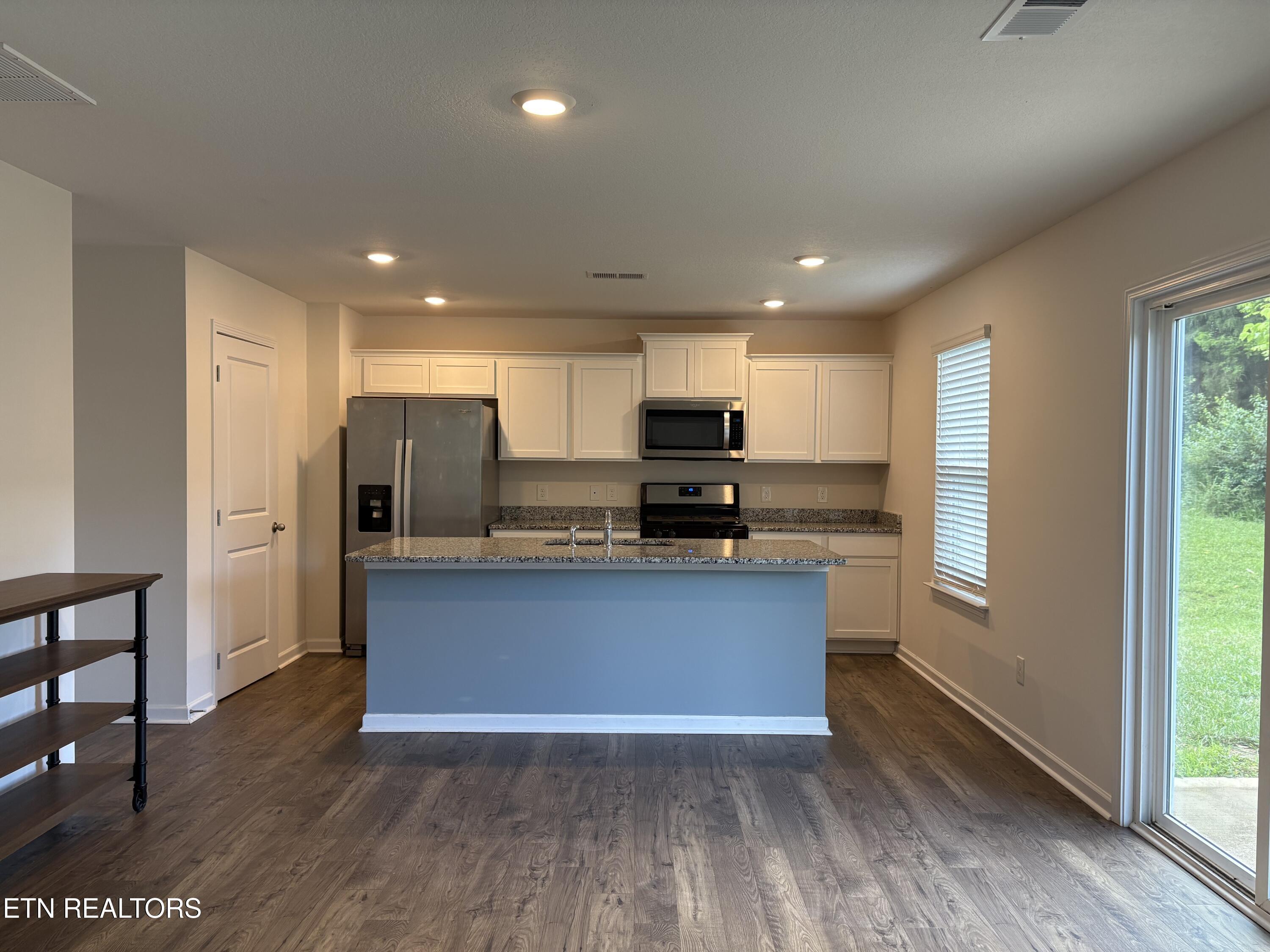 Image 3: Kitchen