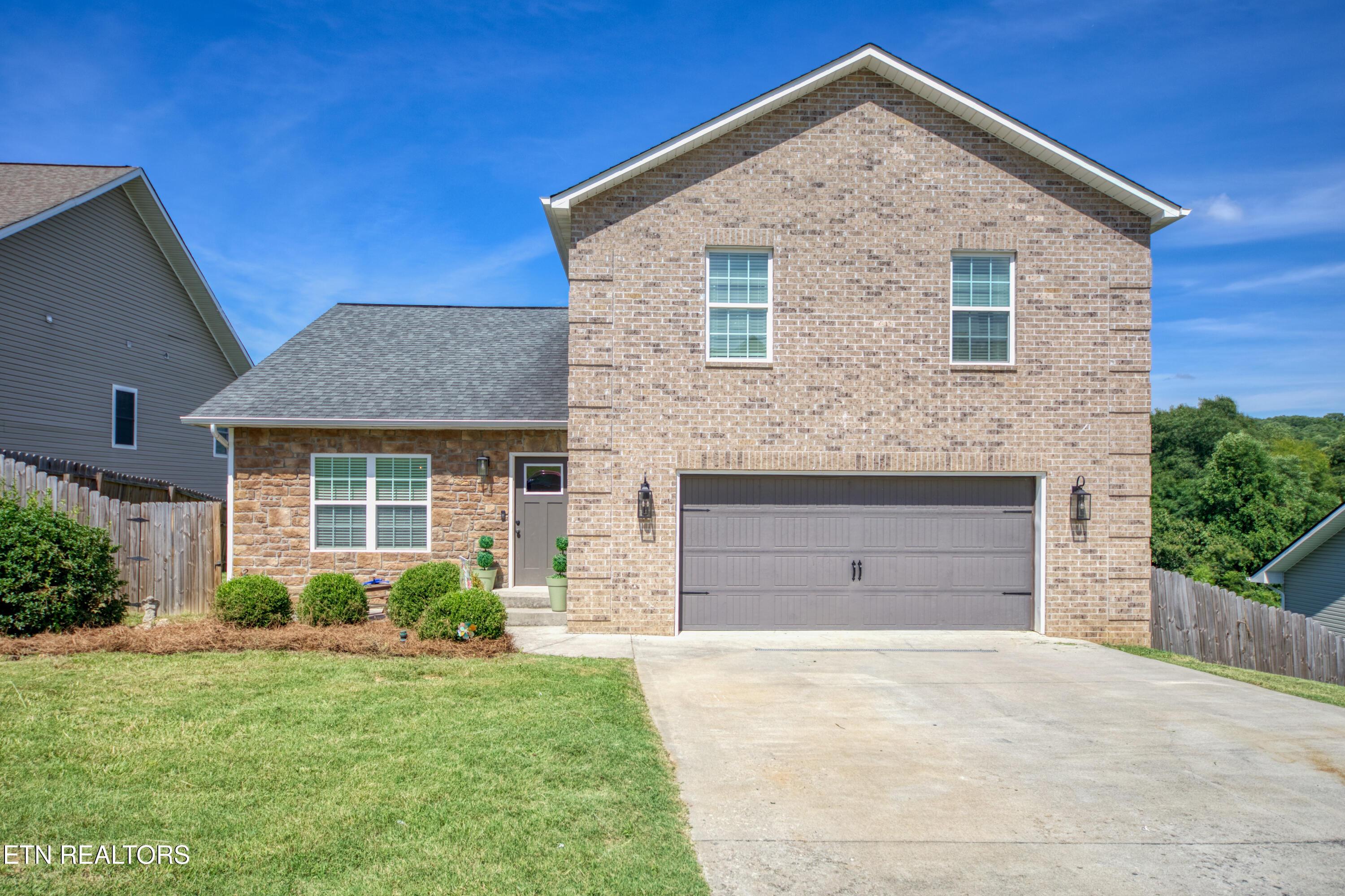 Image 1: 3926 Mountain Vista Rd
