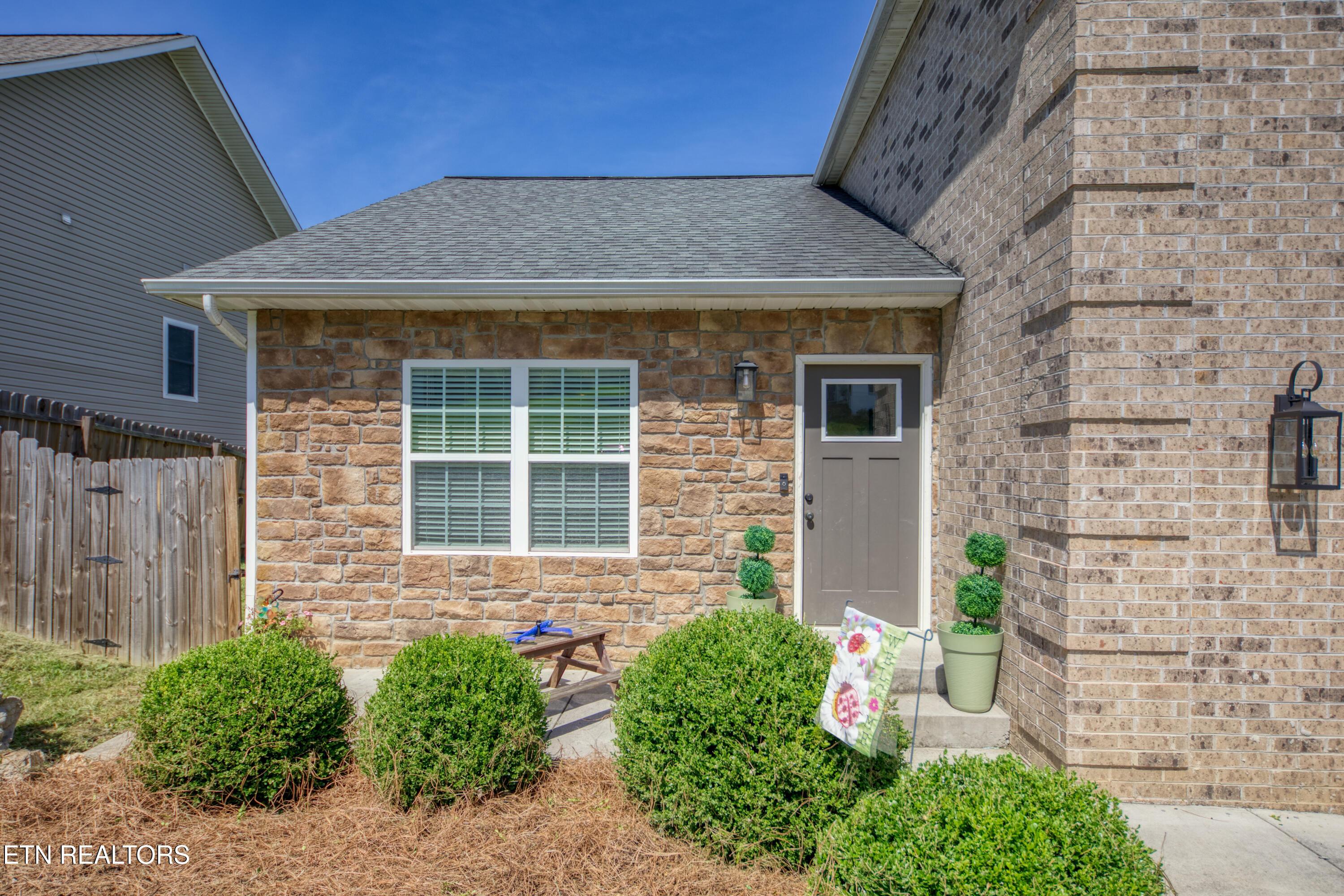 Image 2: 3926 Mountain Vista Rd