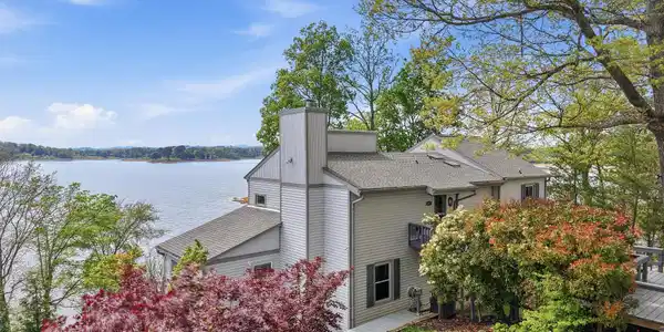 692 Turtle Pointe Rd