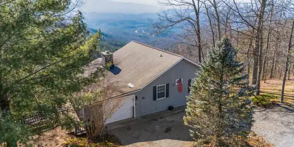 1009 Old Laurel Lane