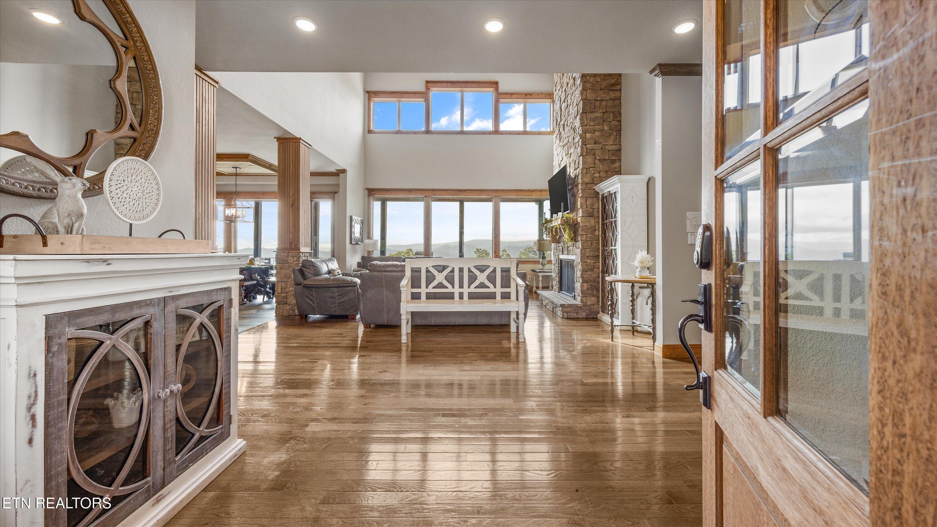 Image 2: 04-3093 Smoky Bluff Trail 01