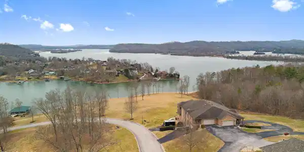 2834 Lake Pointe Drive