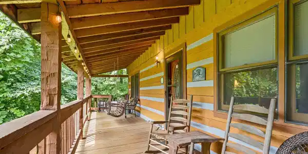 Image 3: Covered front deck