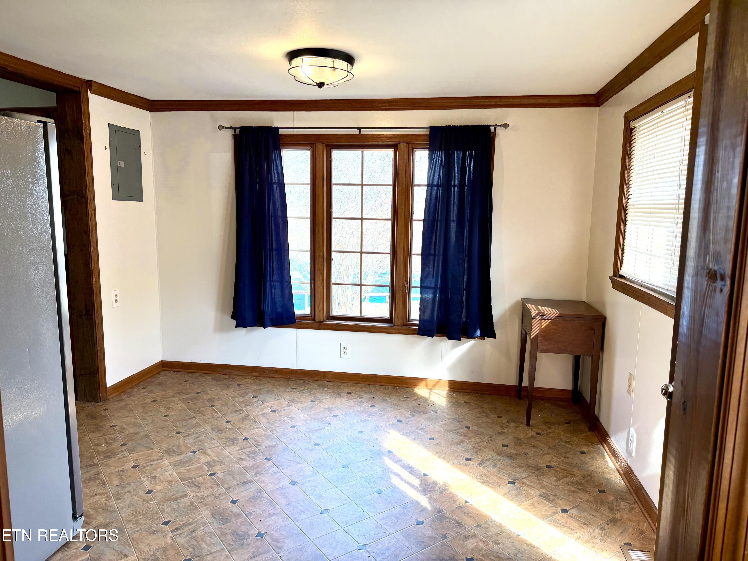 Image 4: Entry