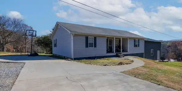196 Akins Rd