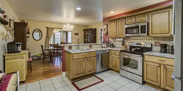 Image 3: Kitchen