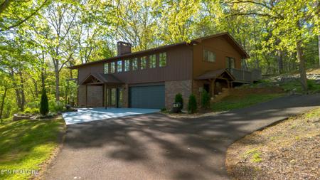 922 E Cross Rd
