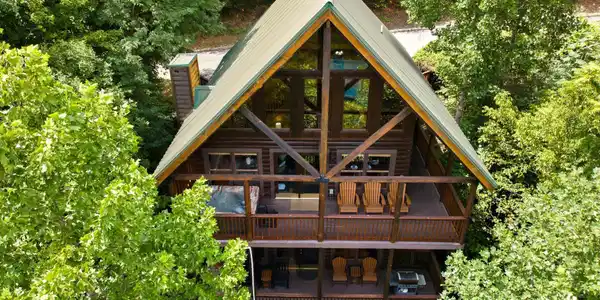 Image 3: Spacious Decks