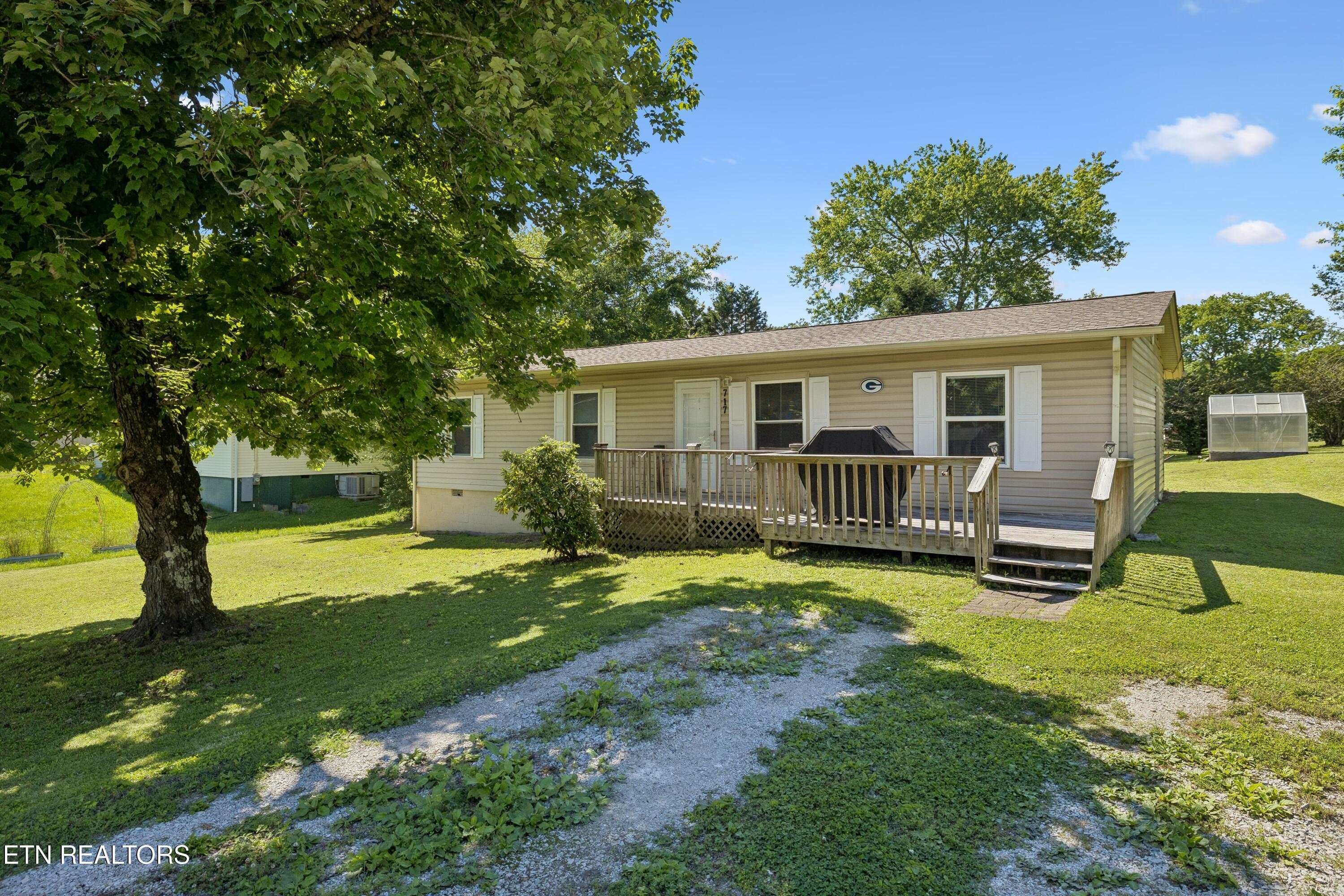 Image 1: 1-717 Bernard Ave - 003