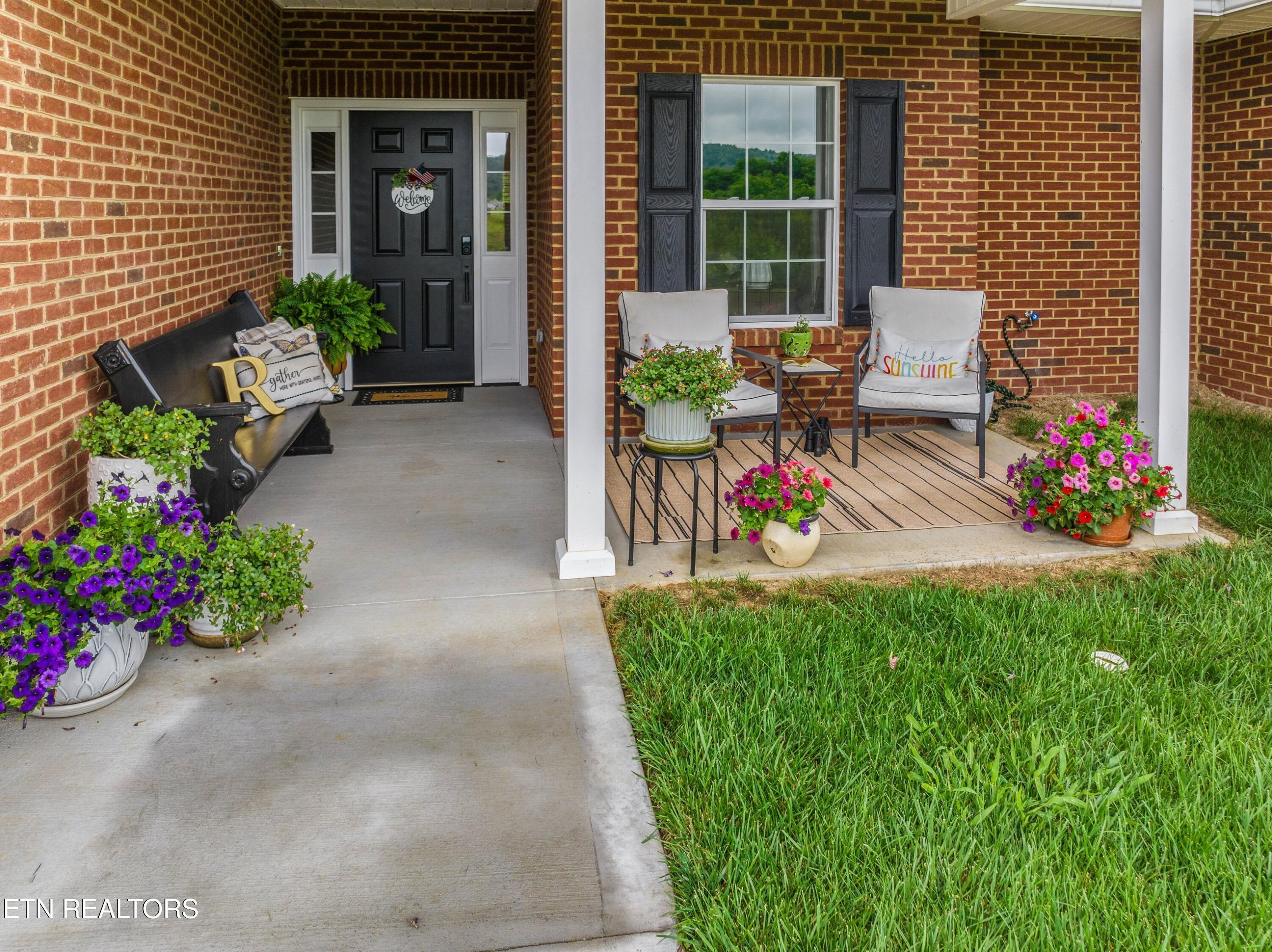 Image 2: 003-1032PatriotLandingDrive-Dandridge-TN