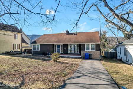219 N Douglas Ave