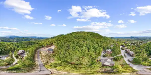 Image 4: 10-19 R Blackthorn Trail 08