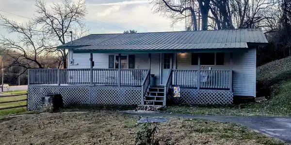 414 Hen Valley Rd
