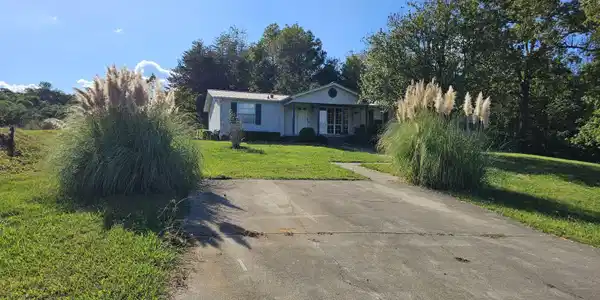 576 Mecca Pike