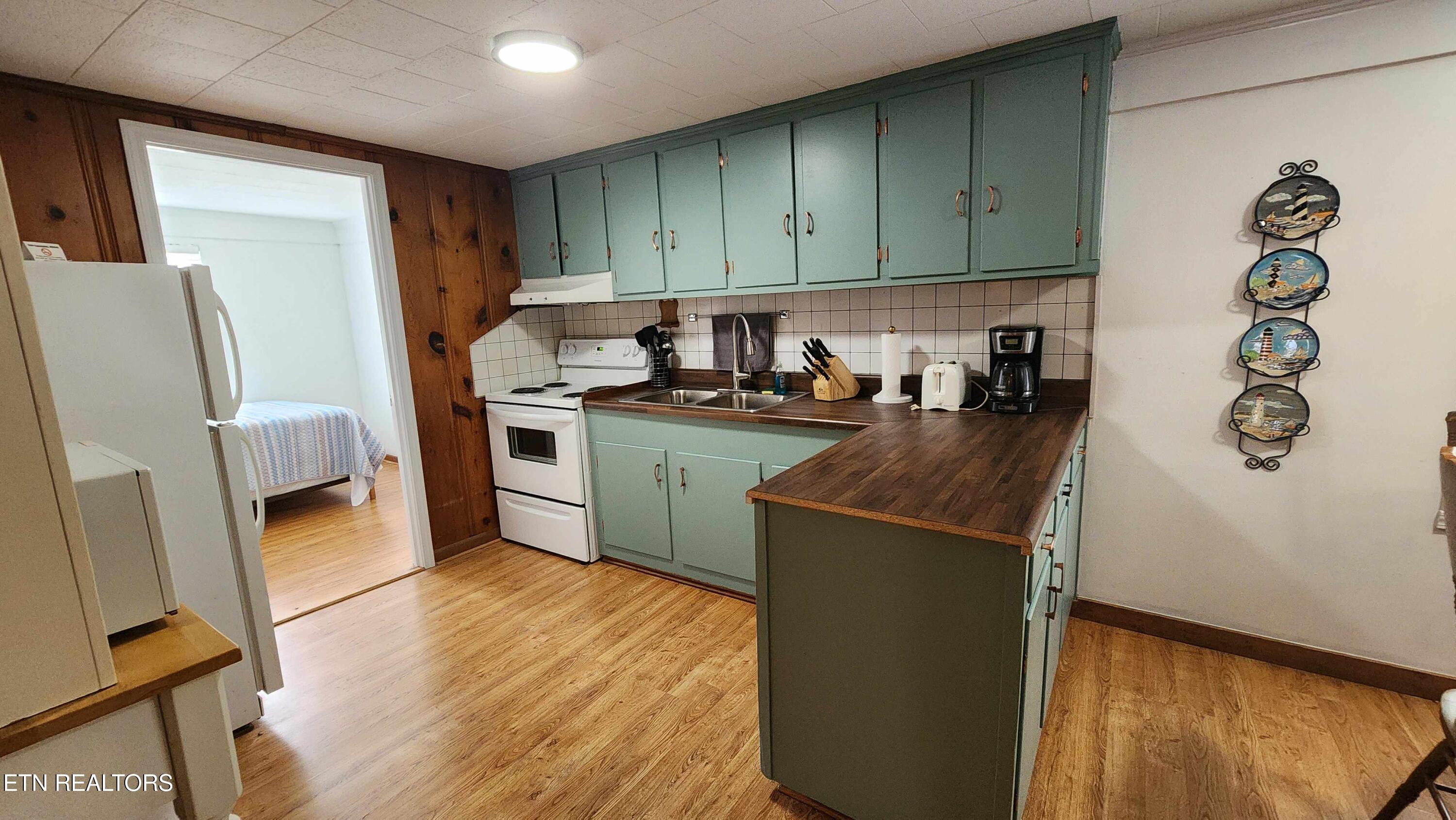 Image 4: Suite A -- Upstairs Kitchen 1A