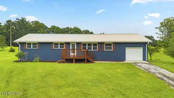 Image 1: Richland Front view house