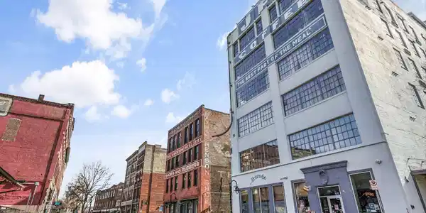 200 W Jackson Ave