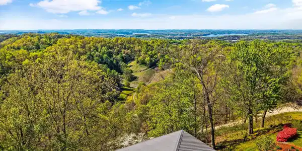 Image 4: 53-2278 Lower Rinehart Rd 054