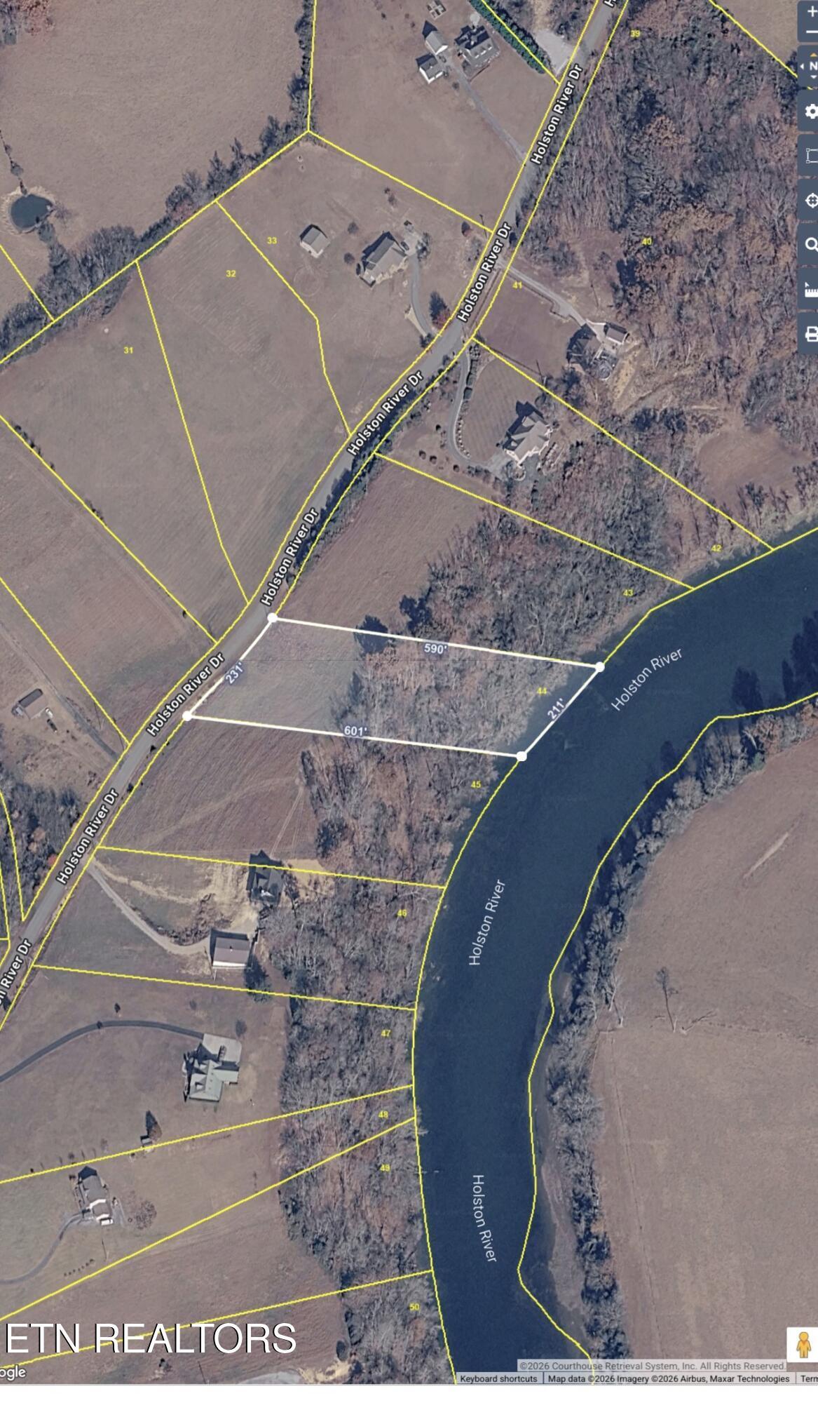 Image 2: 2.27 Acres on the water
